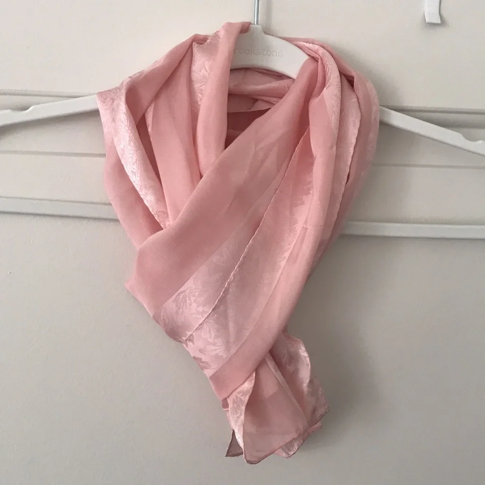 Oscar de la Renta light pink paisley print silk rectangular scarf